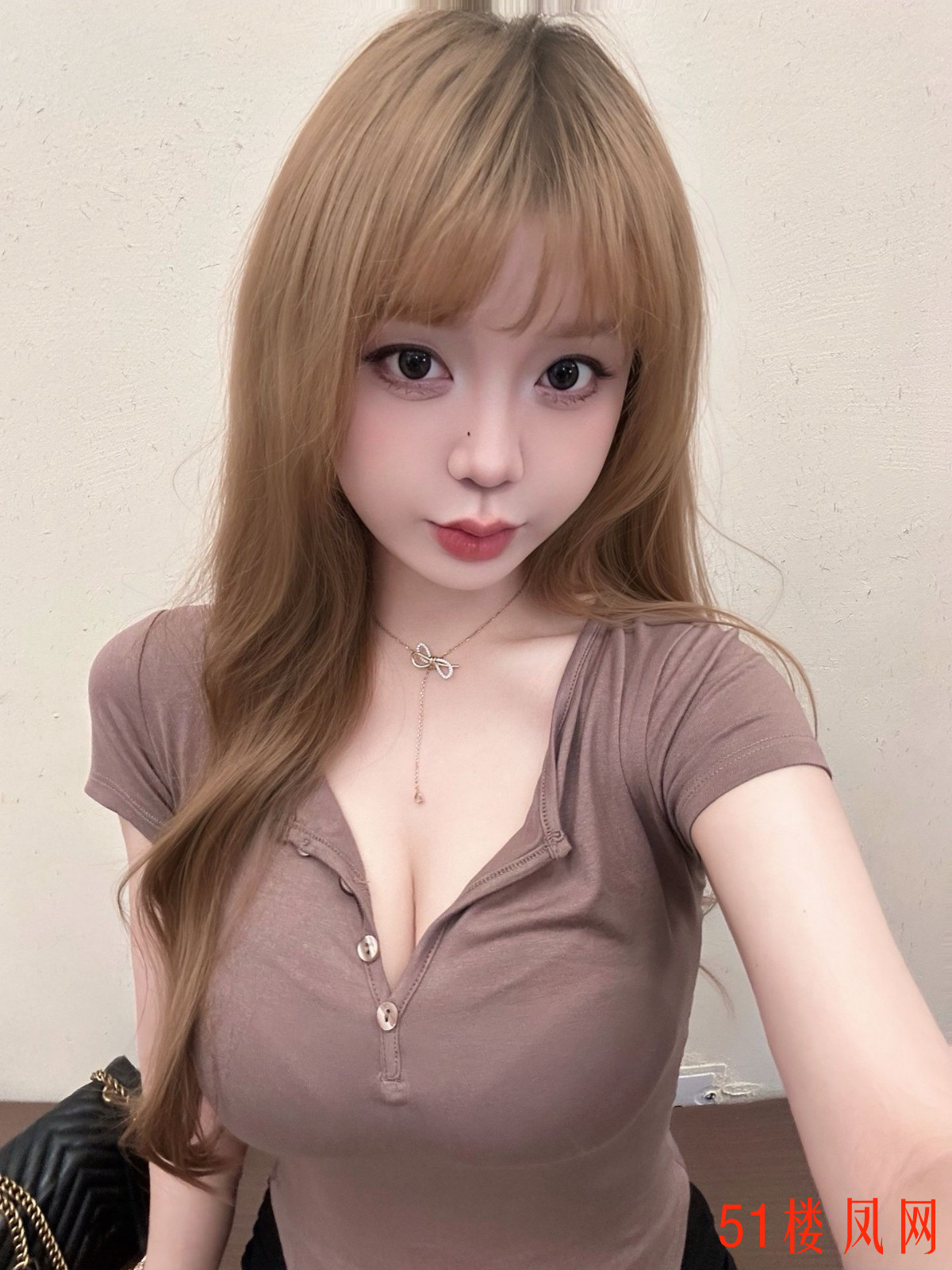 2042_85UXHZ7UJFQ3GJ7.jpg