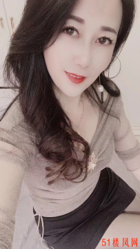 崇川高挑迷人少妇