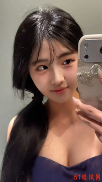 【上海】20岁小妹妹粉⽳⾥尽情探索