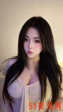 【武汉】清纯大奶妹，按在床边搞到出货