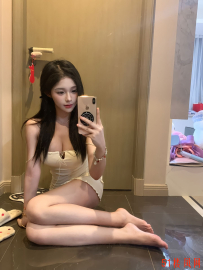 漂亮妞莉莉奶大干的舒服