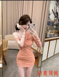 蜂腰嫩妹真是撩人的小妖精