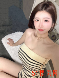 迷人爱笑的眼镜